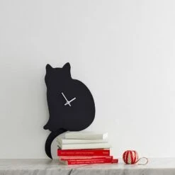 CAT CLOCK WITH WAGGING TAIL