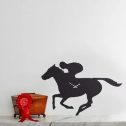RACEHORSE CLOCK WITH WAGGING TAIL